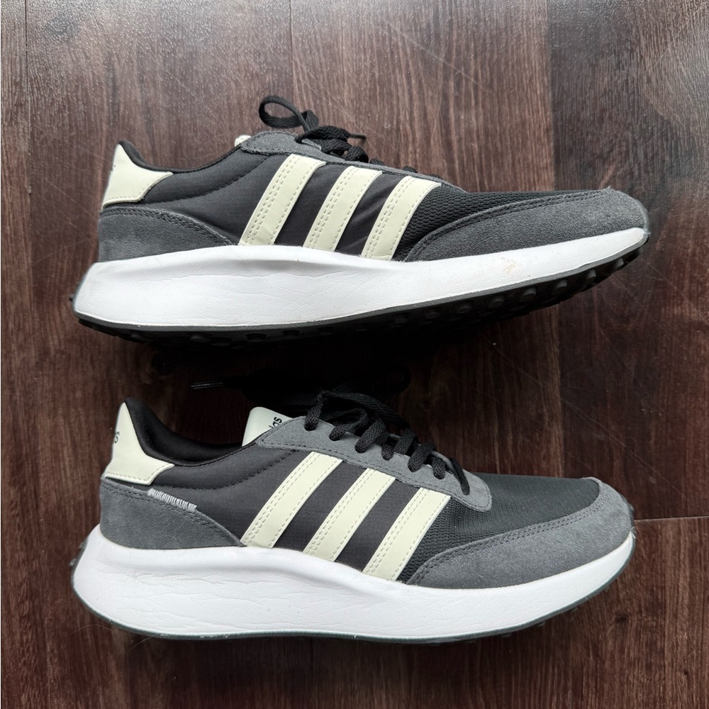 Adidas Sneakers